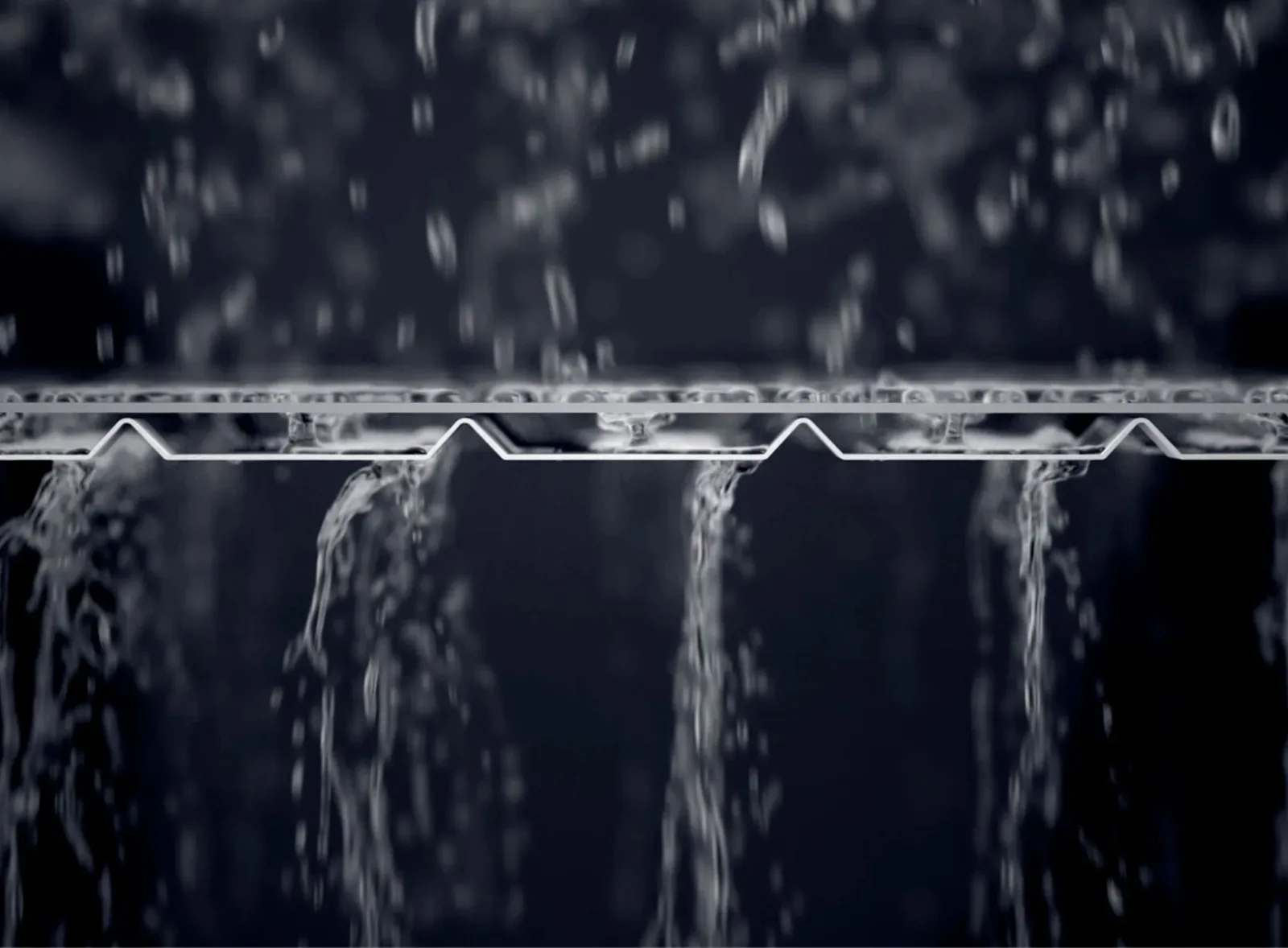 Eau de pluie qui traverse le protège-gouttières